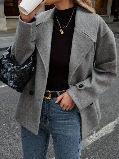 Manteau Laine Gris Foncé – Élégance, Confort et Style Hivernal.