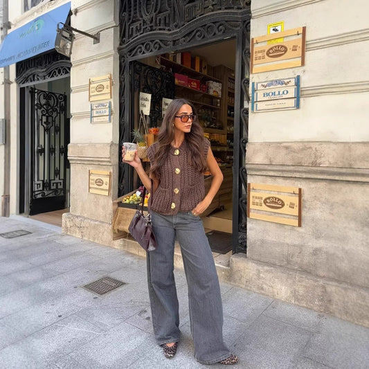 Cardigan sans manches marron foncé – Maille épaisse chic et confortable.